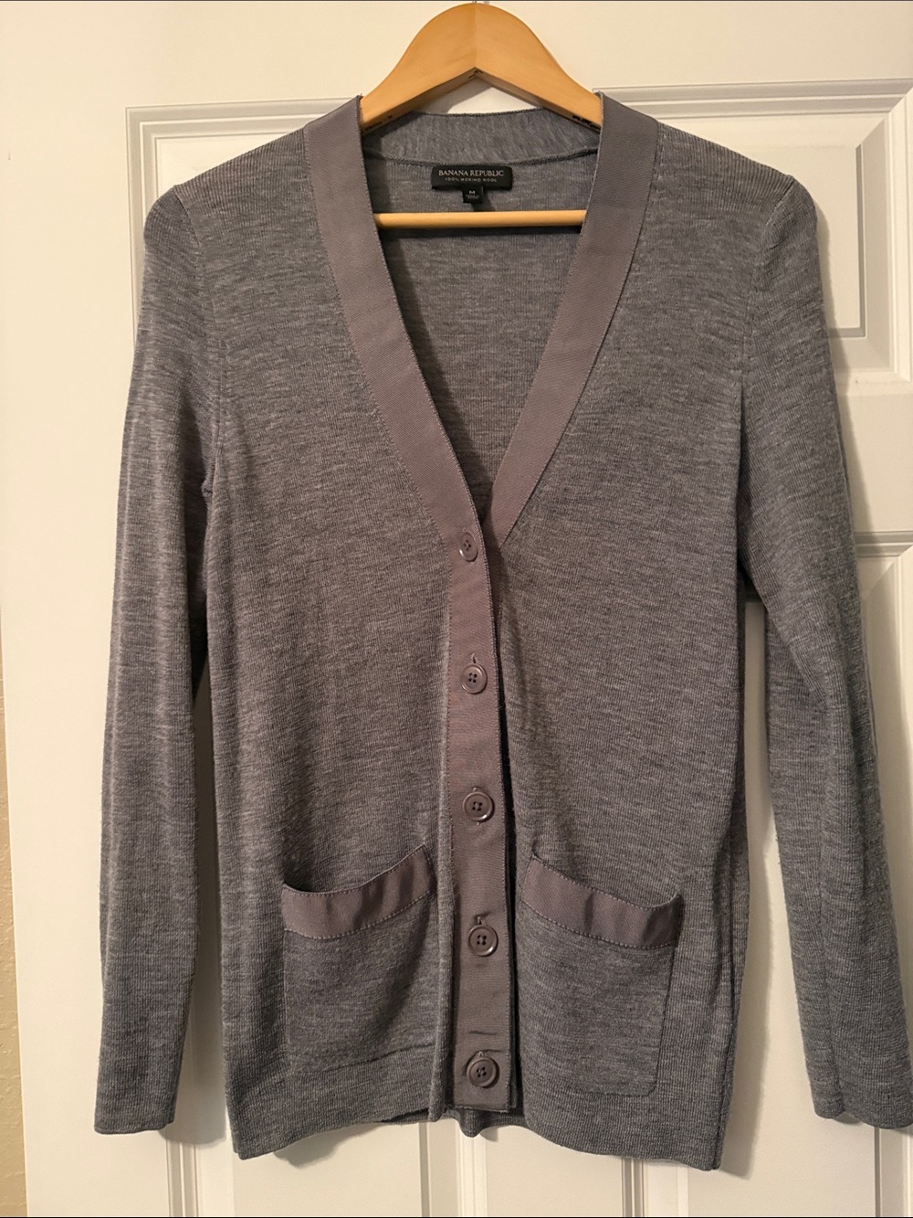 Banana Republic Women's Light Gray V-Neck Button Cardigan